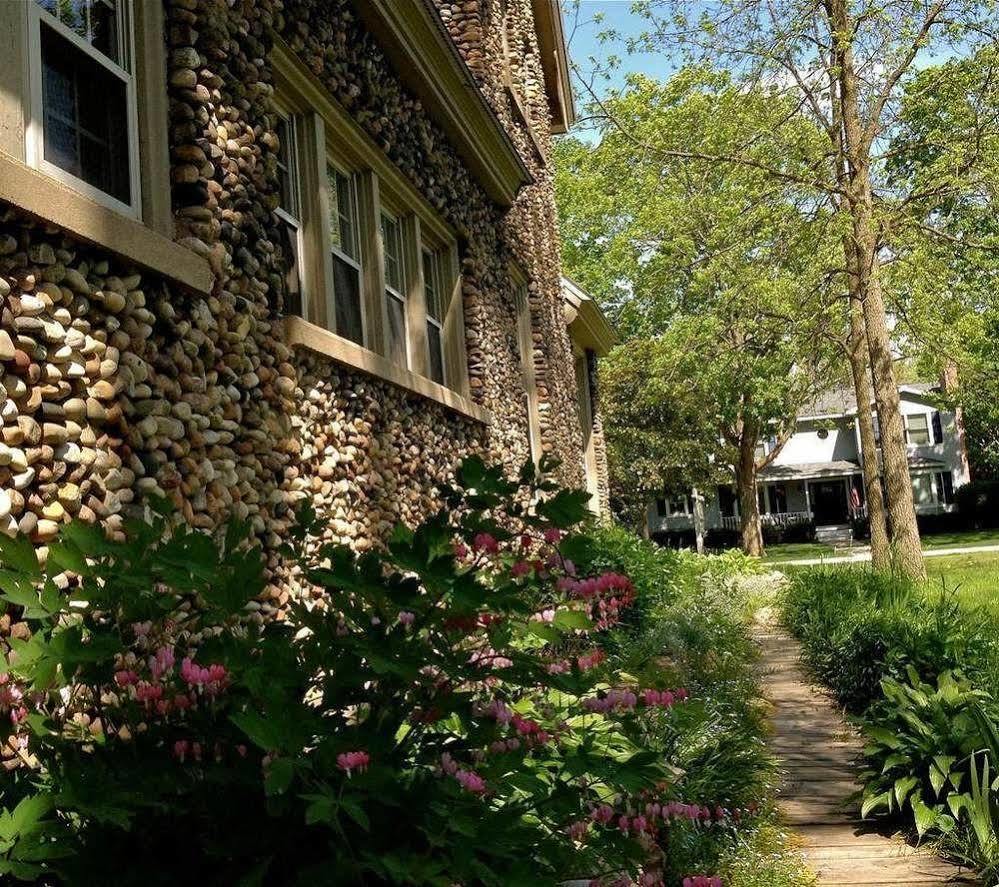 Aberdeen Stone Cottage B&B Traverse City Exterior photo